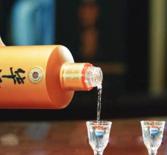 纯粮酒如何鉴别？这几招轻松识别酒精酒 